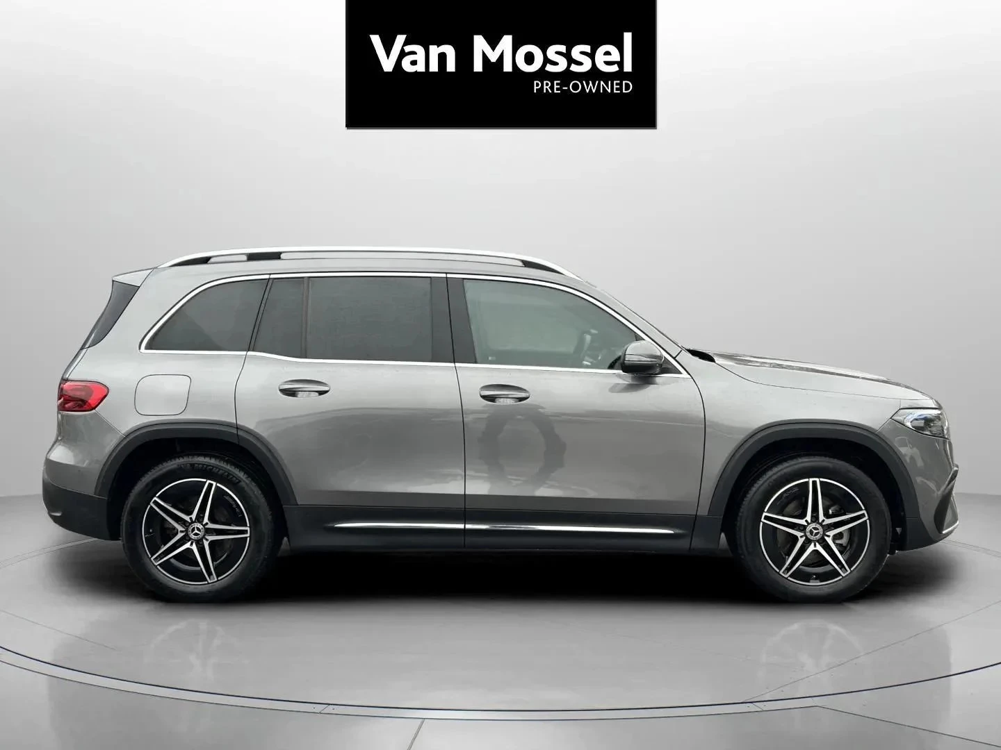 Mercedes-Benz-EQB-image-3