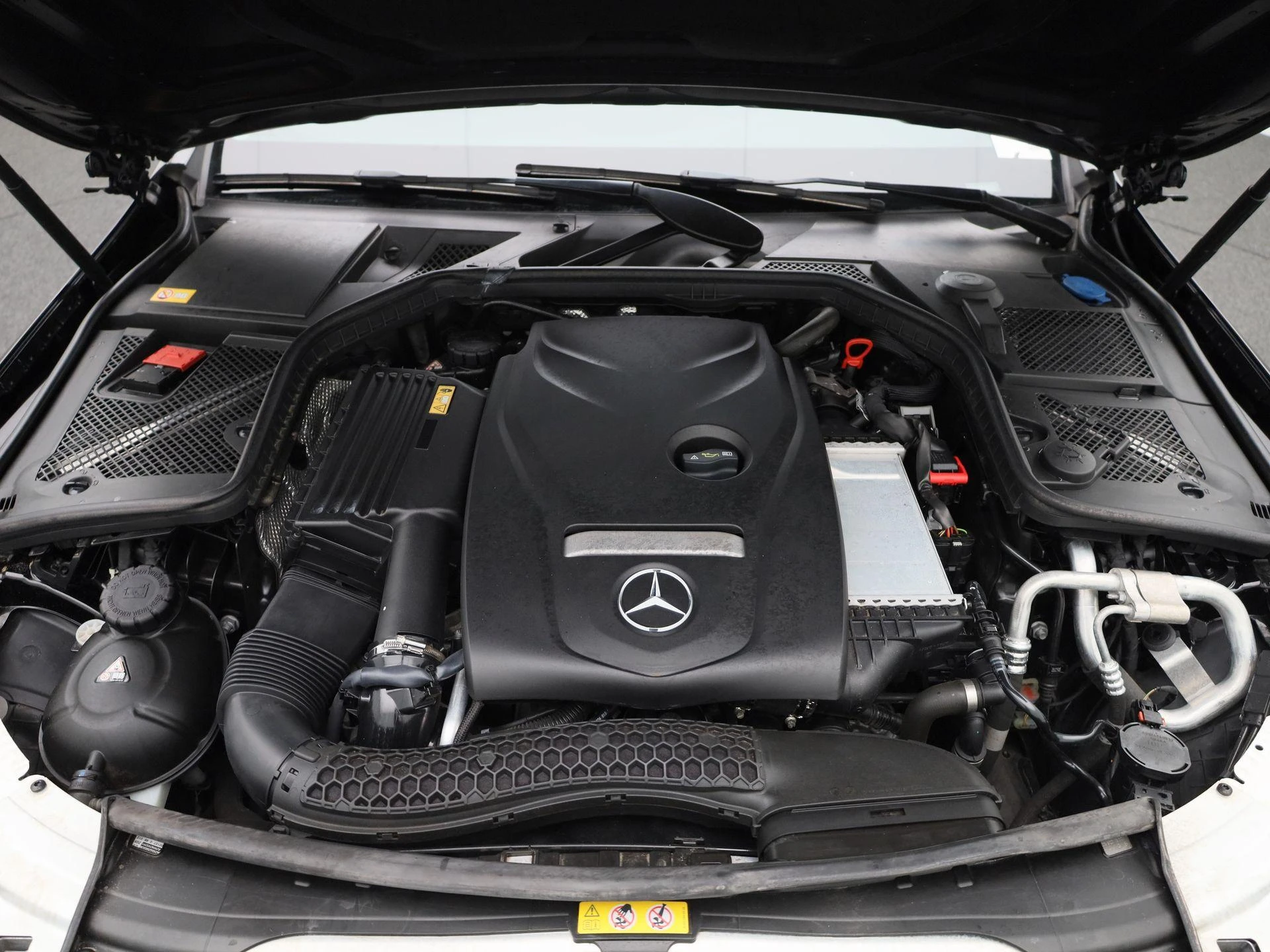 Mercedes-Benz-C-Klasse-image-32
