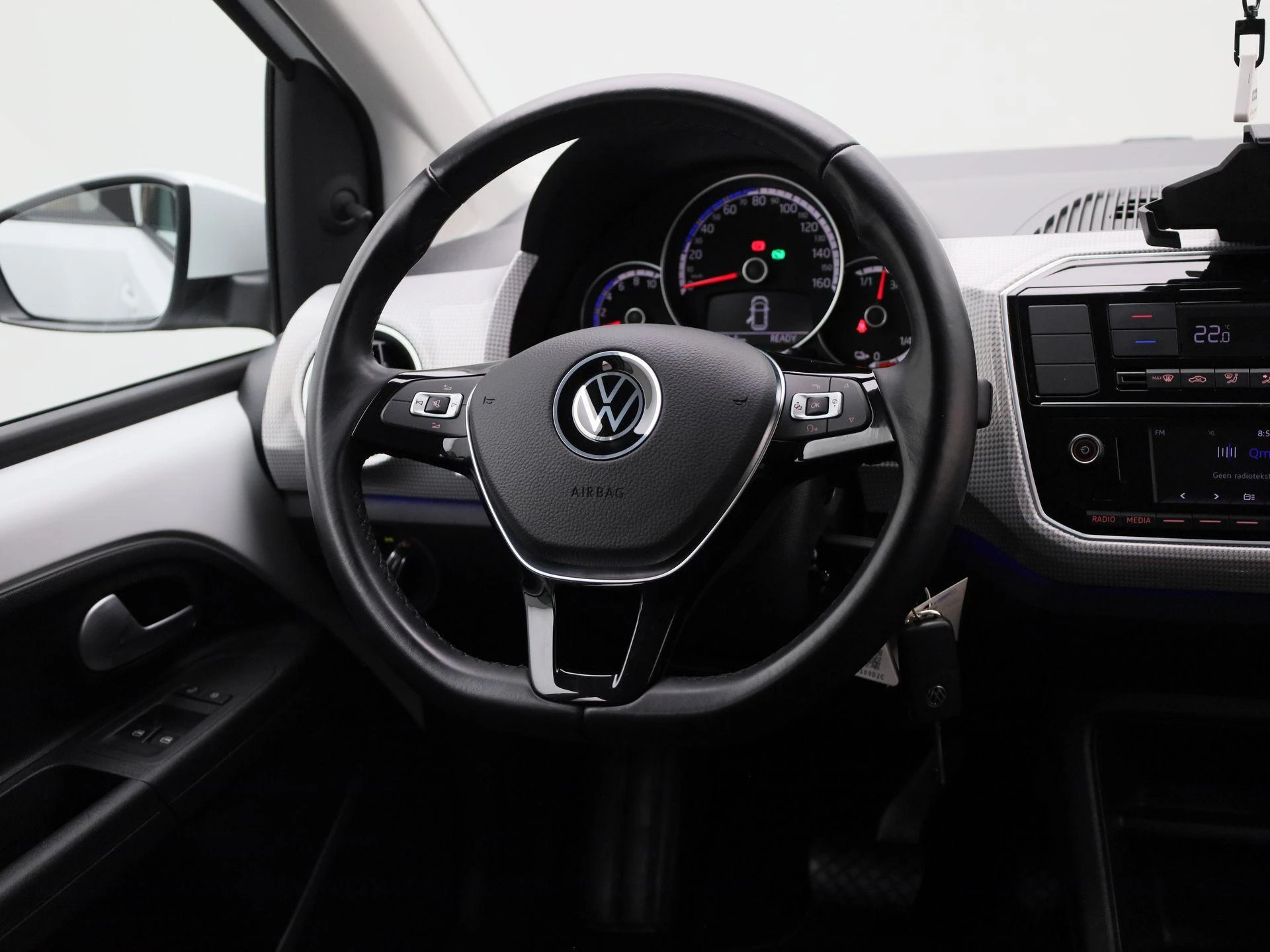 Volkswagen-e-up!-image-8