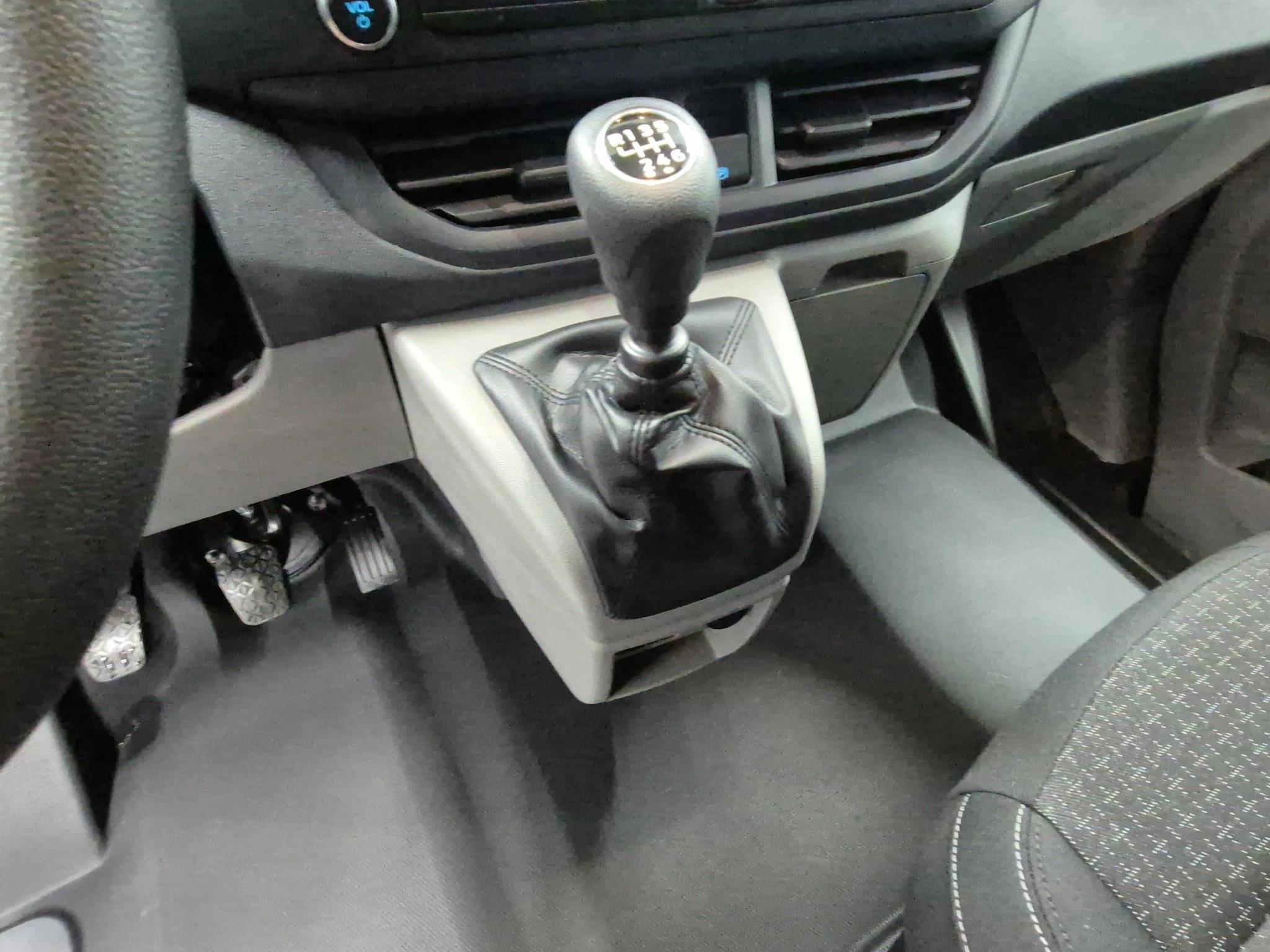 Ford-Transit Custom-image-13