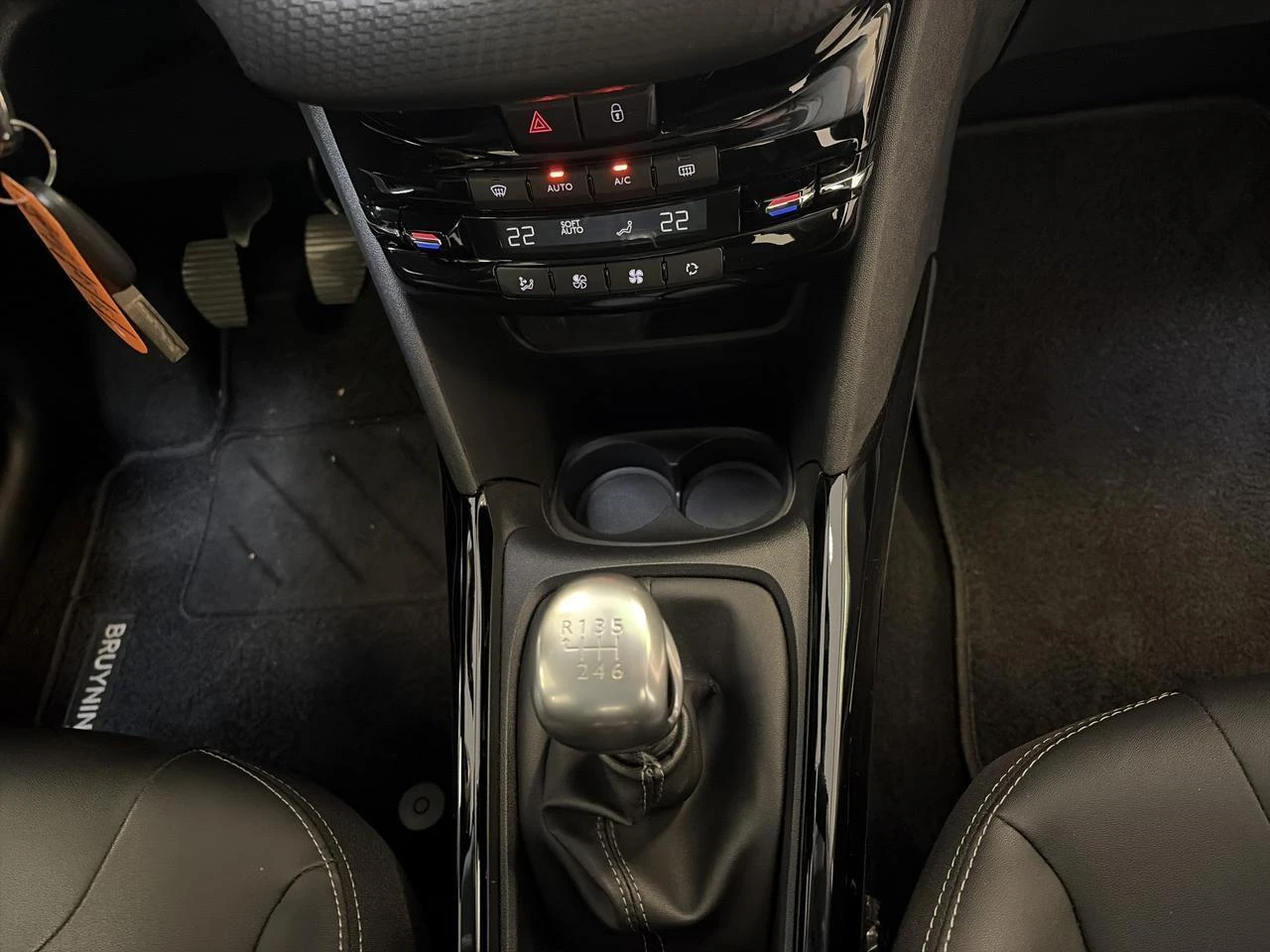 Peugeot-2008-image-18