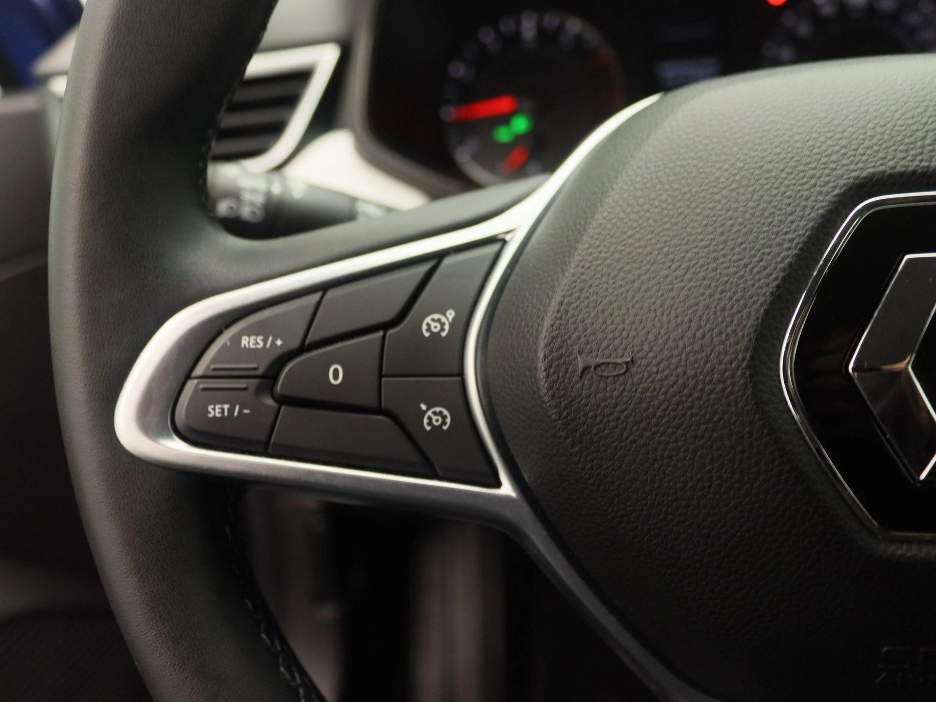 Renault-Clio-image-16