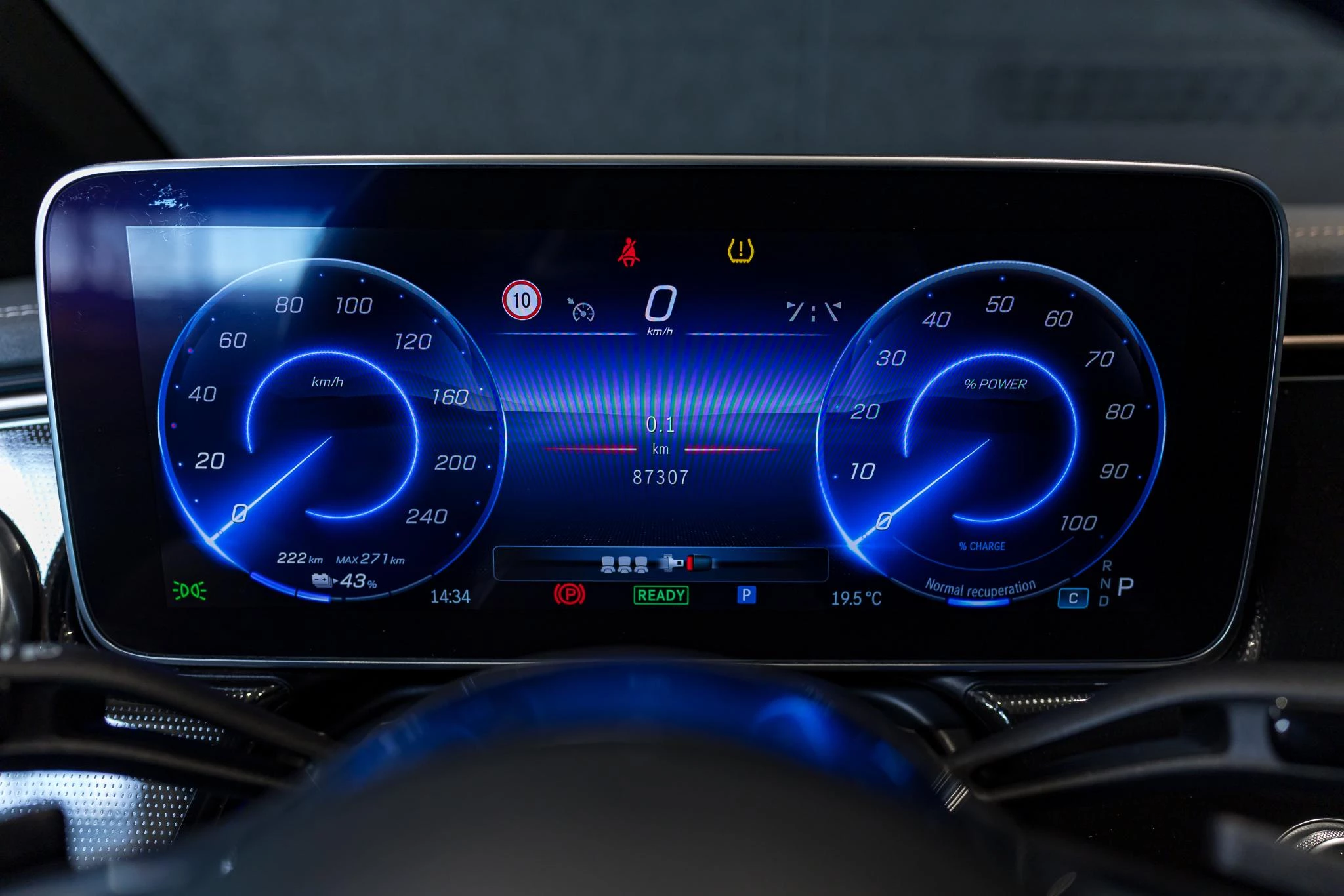 Mercedes-Benz-EQE-image-22