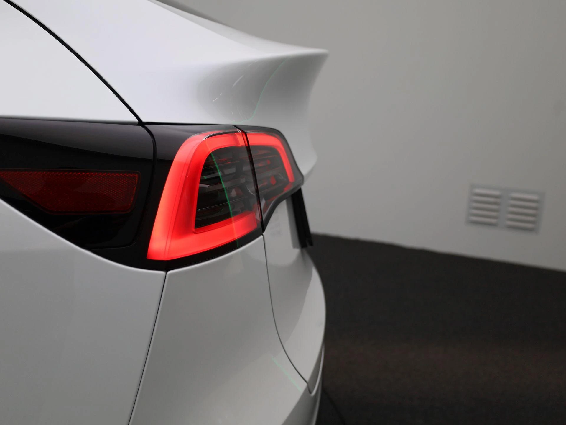 Tesla-Model Y-image-38