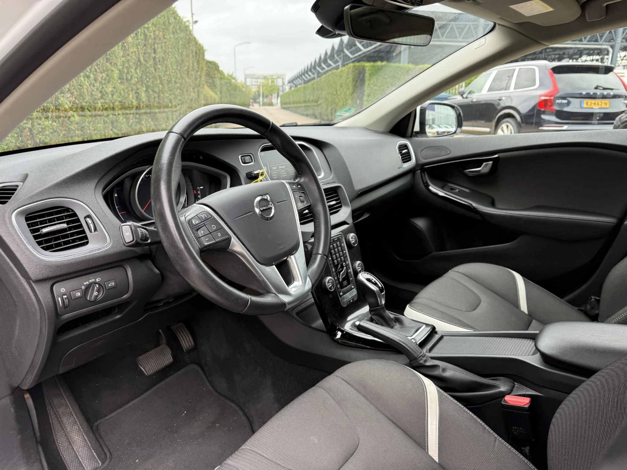 Volvo-V40-image-16