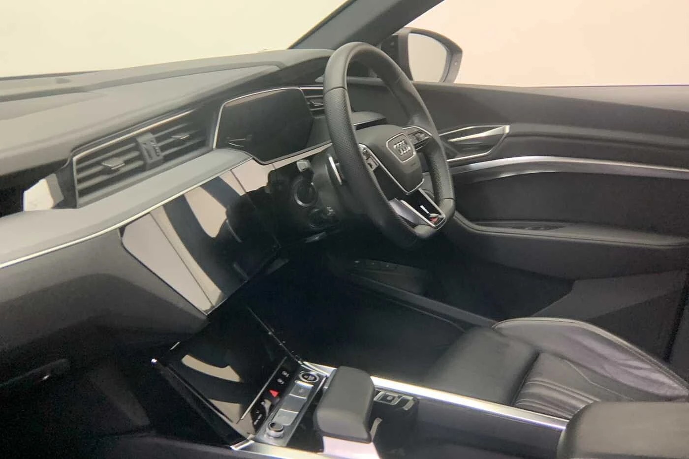 Audi-Q8 e-tron-image-1