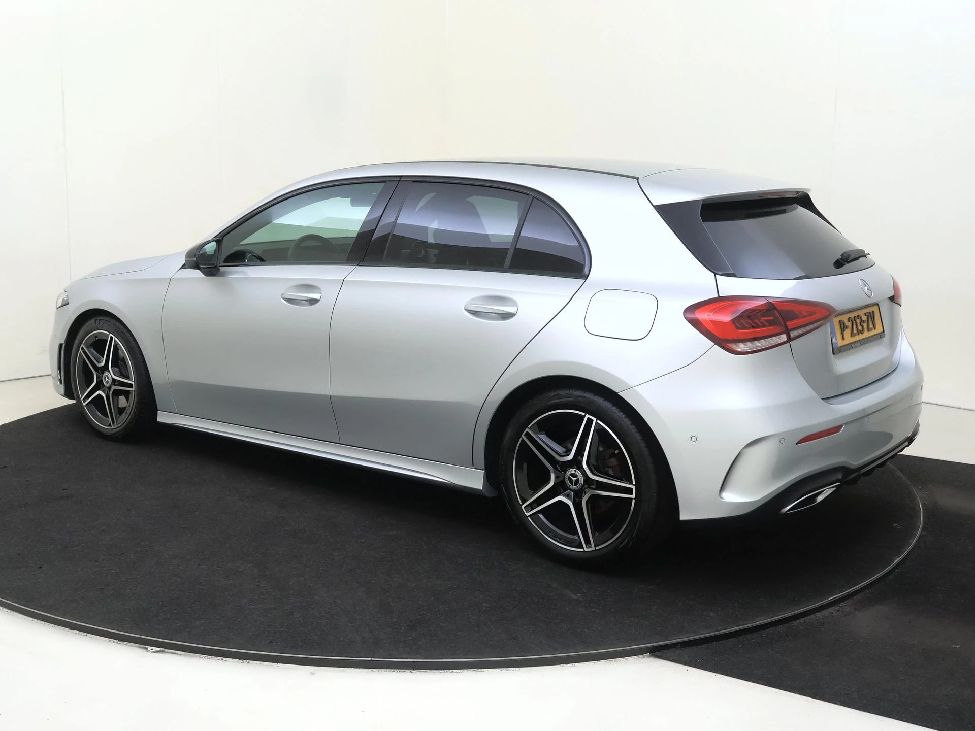 Mercedes-Benz-A-Klasse-image-2
