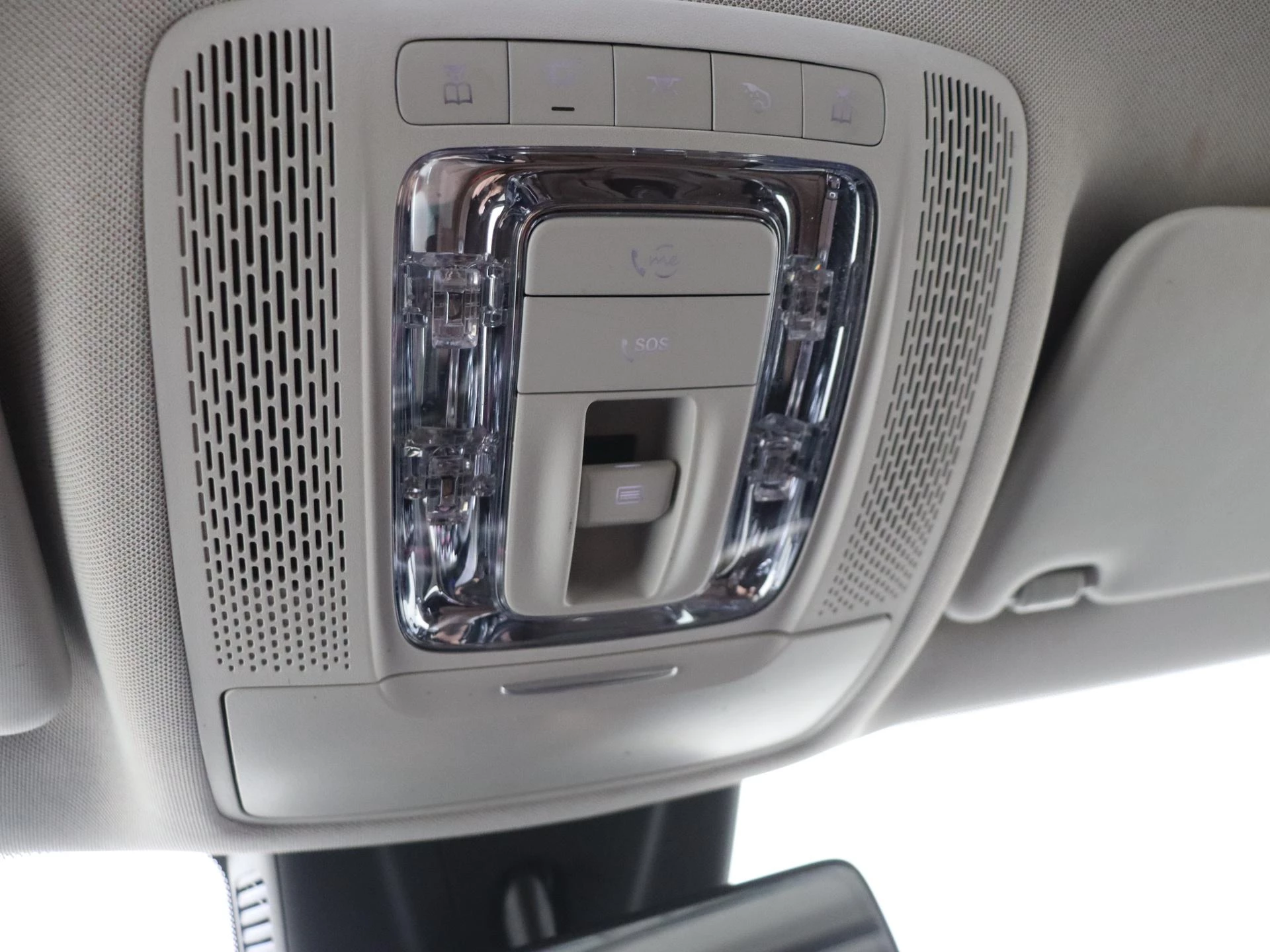 Mercedes-Benz-GLB-image-22