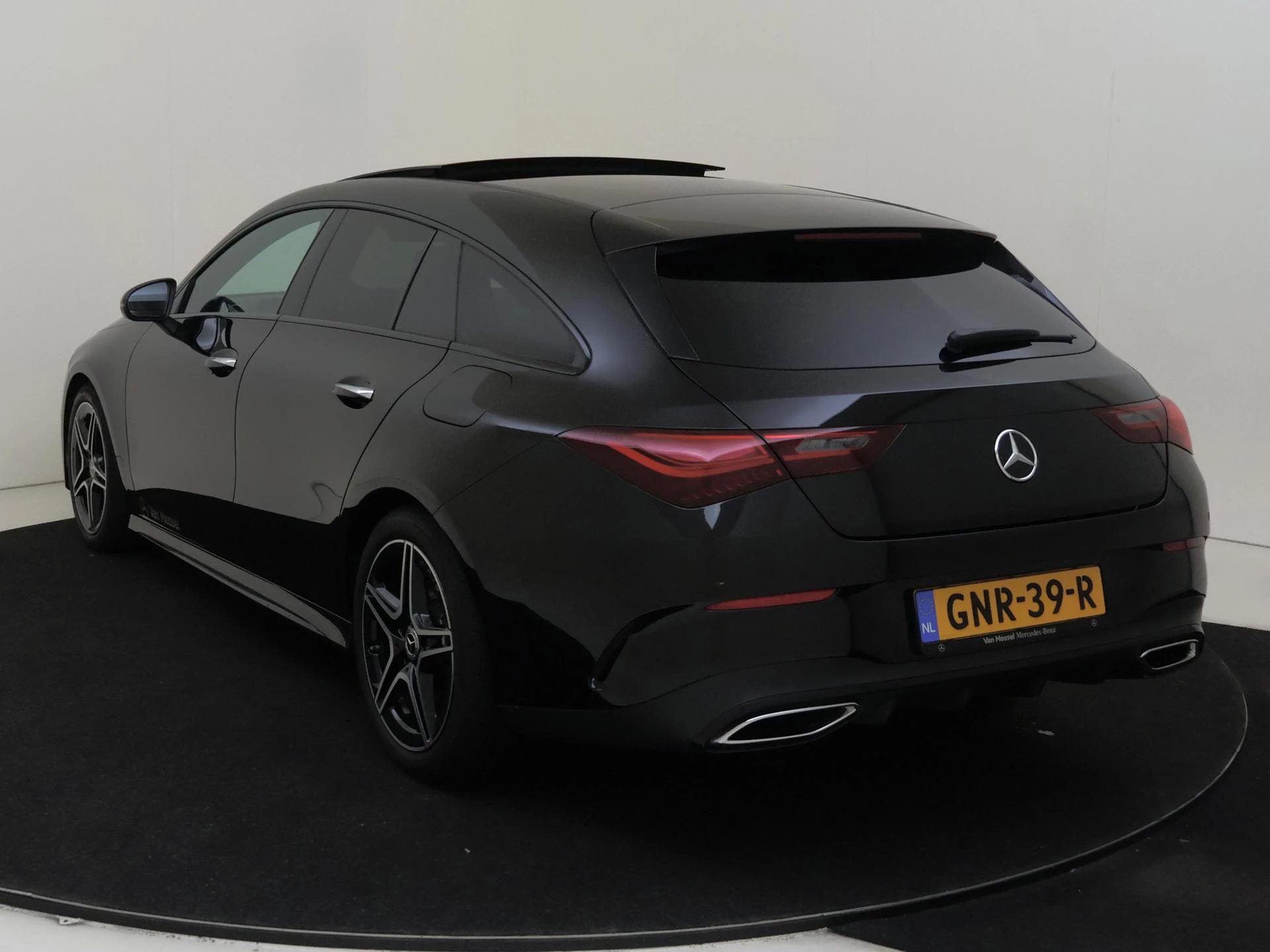 Mercedes-Benz-CLA-image-6
