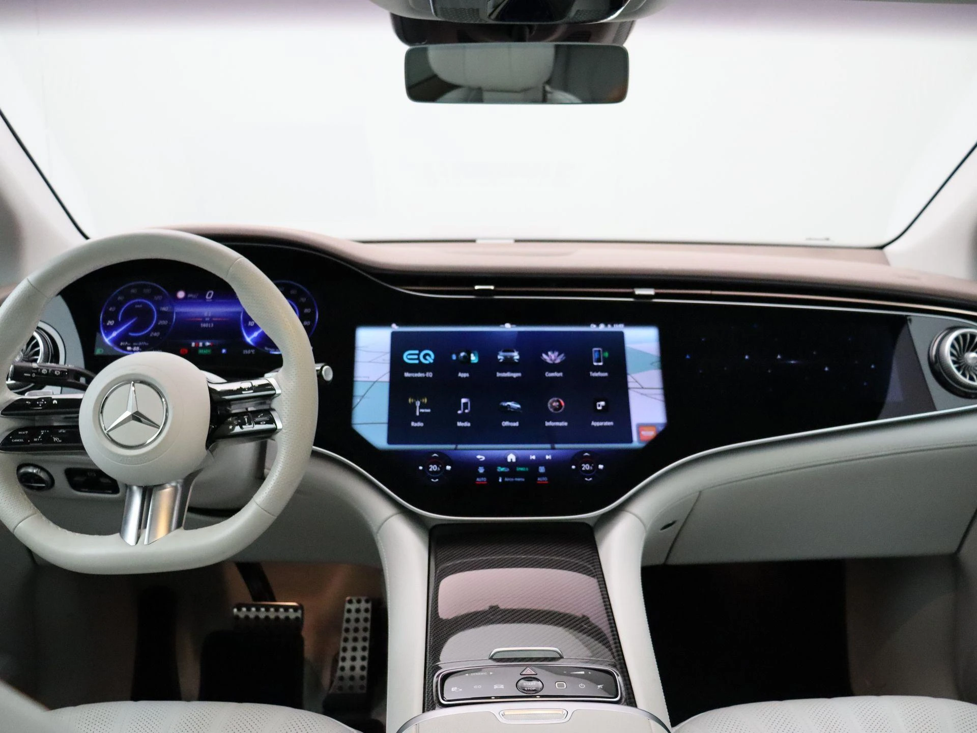 Mercedes-Benz-EQE-image-25