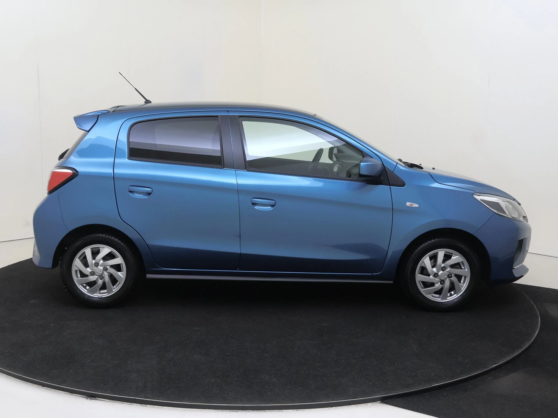Mitsubishi-Space Star-image-7