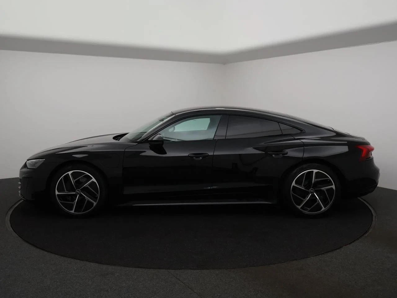 Audi-e-tron GT-image-1