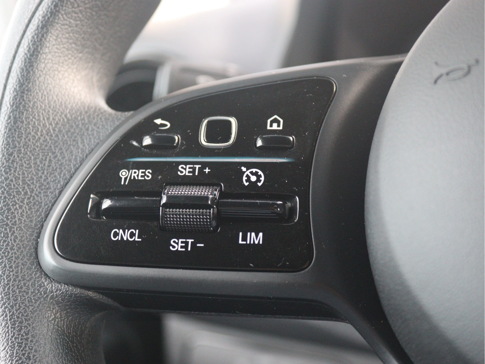 Mercedes-Benz-Sprinter-image-6