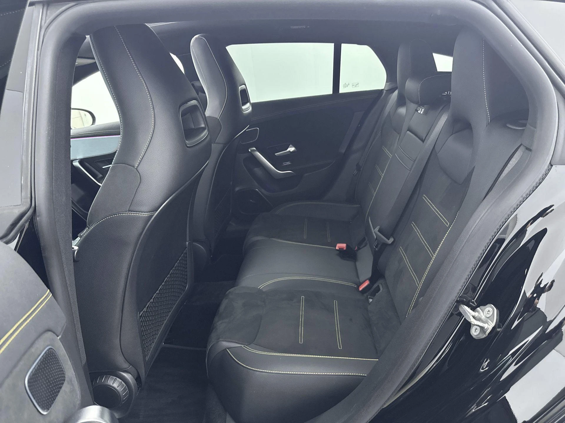Mercedes-Benz-CLA-image-25