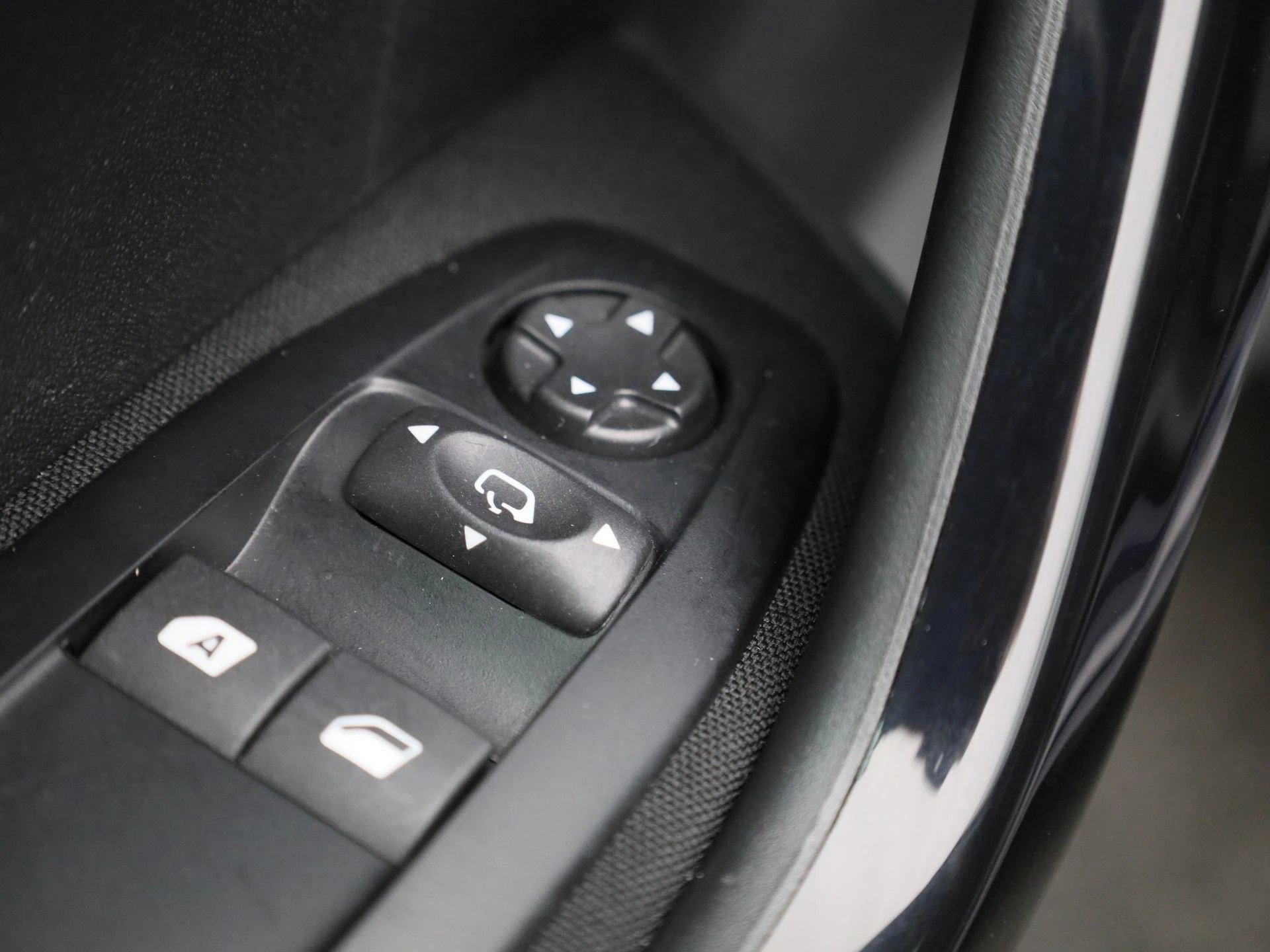 Peugeot-208-image-27