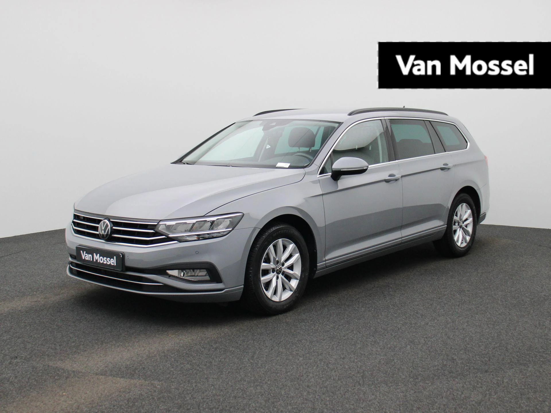 Volkswagen-Passat-image-0