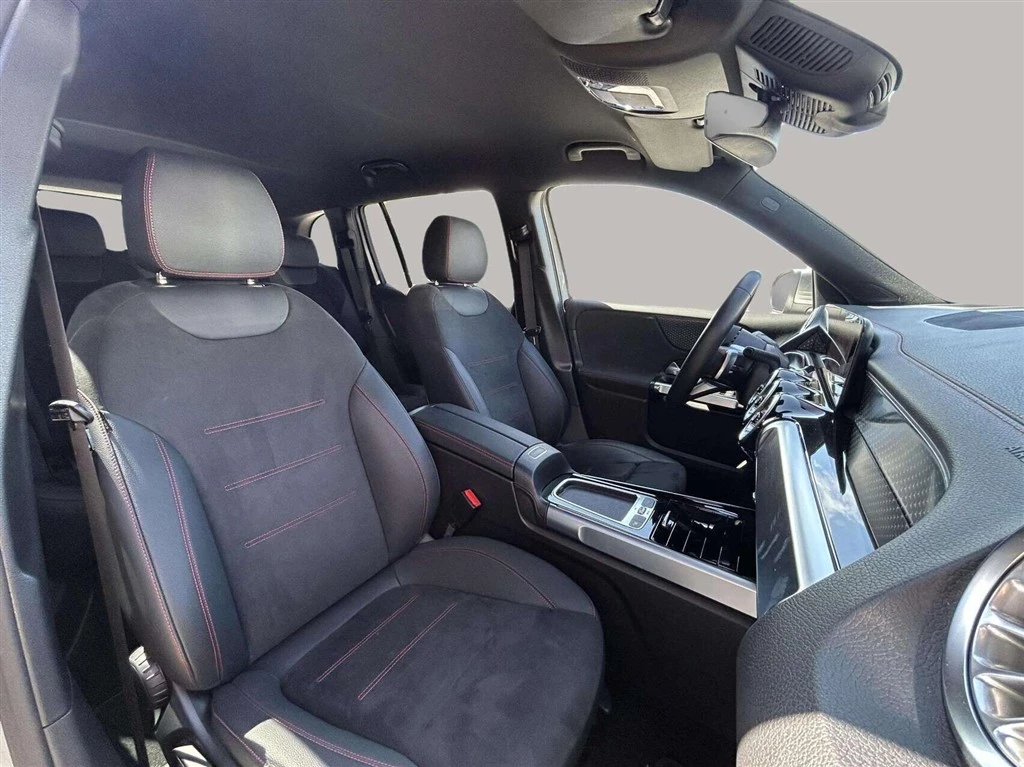 Mercedes-Benz-EQB-image-18