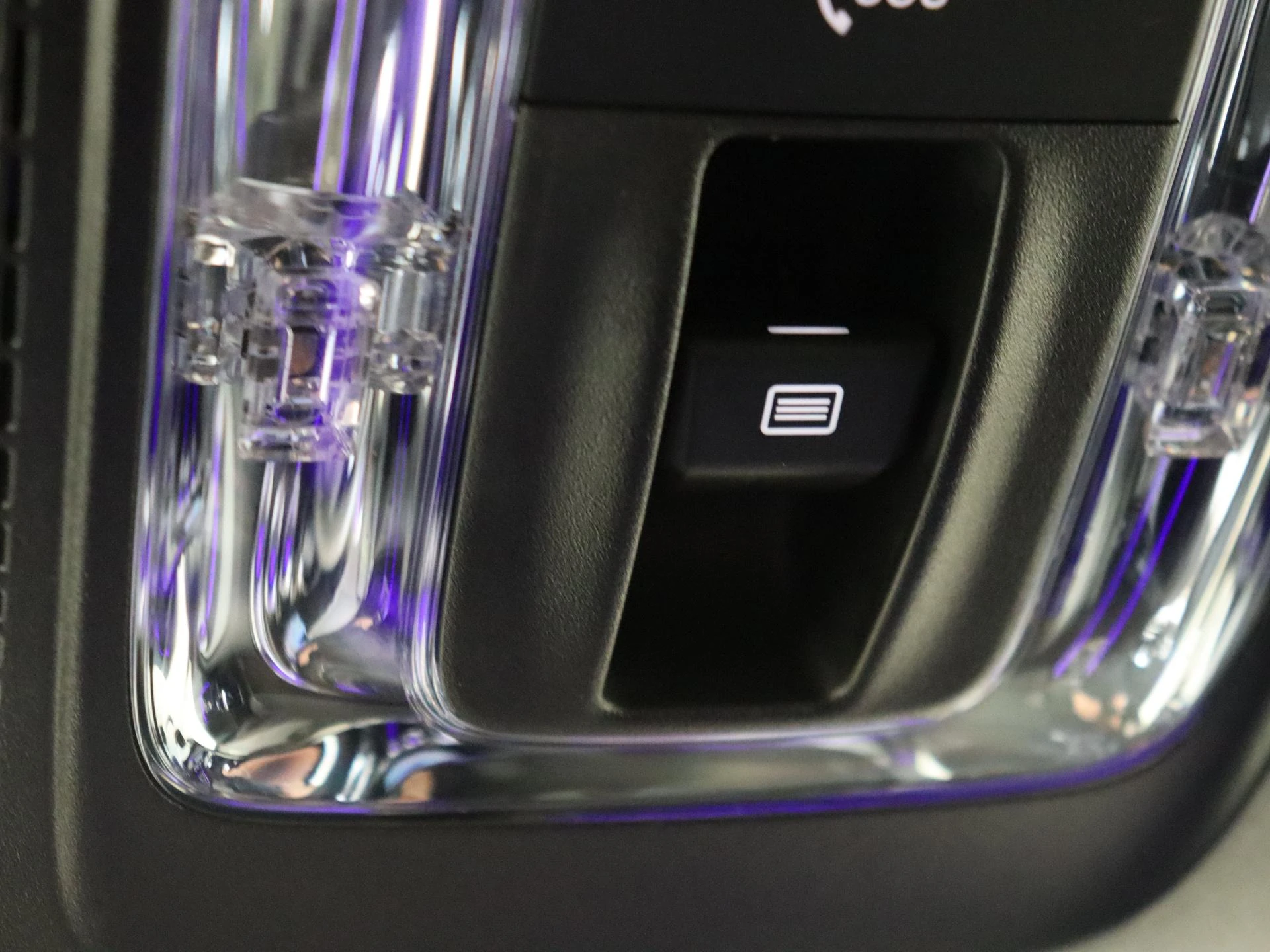 Mercedes-Benz-GLA-image-23