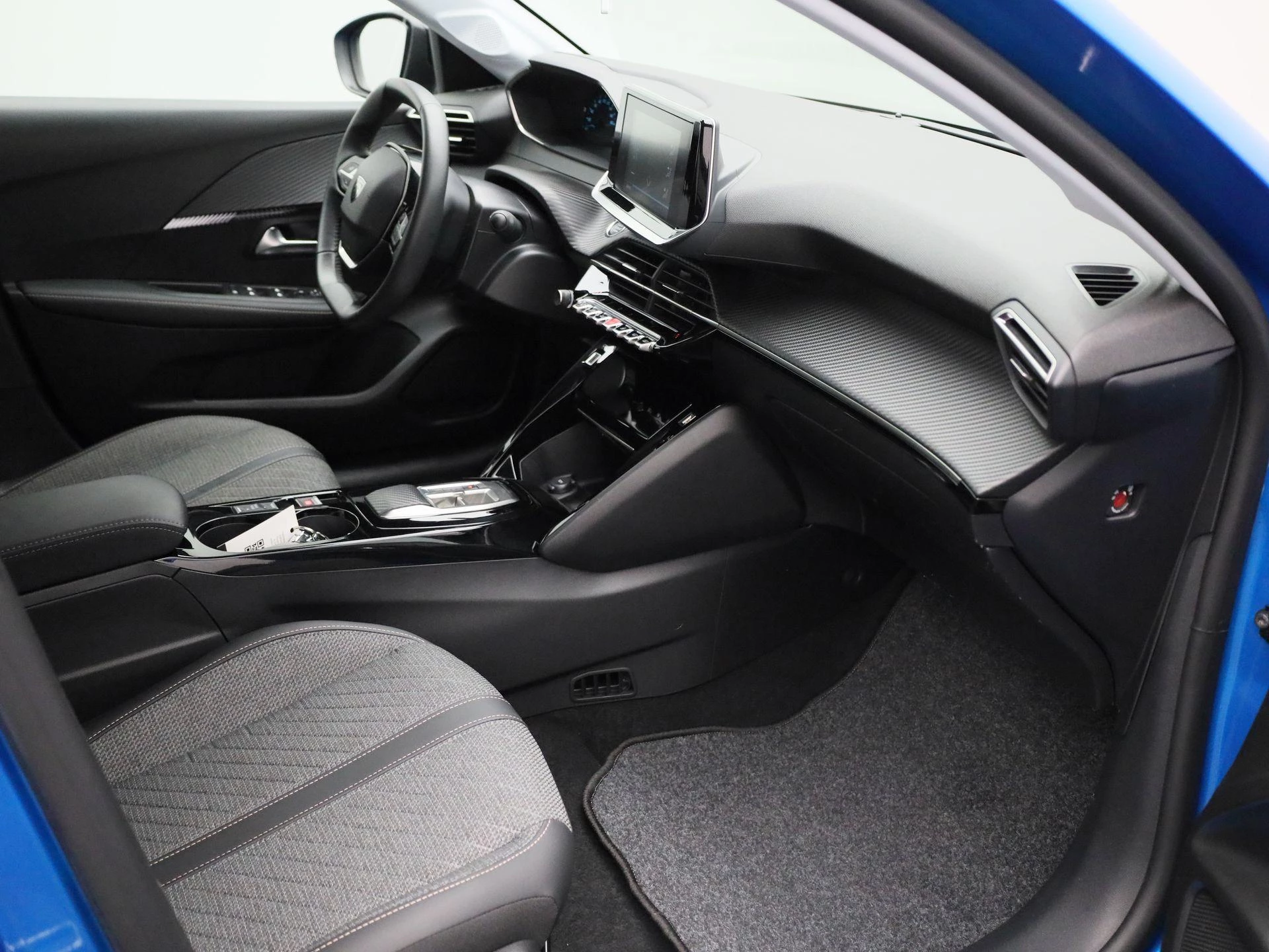 Peugeot-e-208-image-31