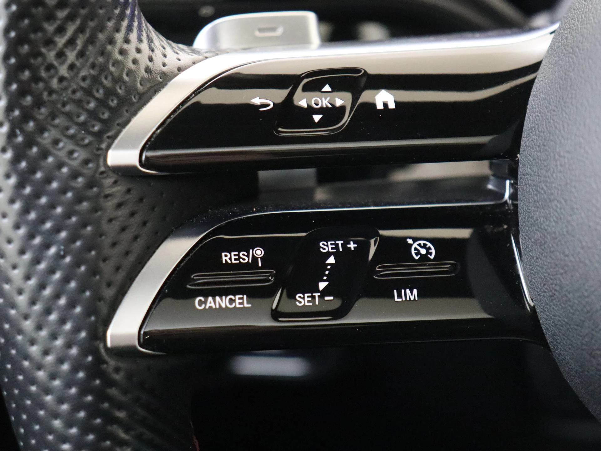 Mercedes-Benz-B-Klasse-image-15