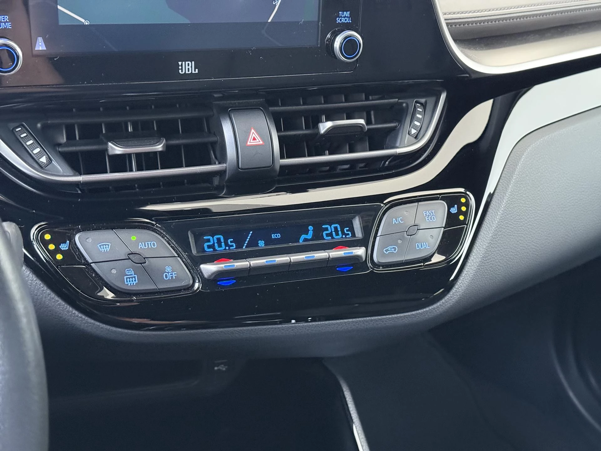 Toyota-C-HR-image-19