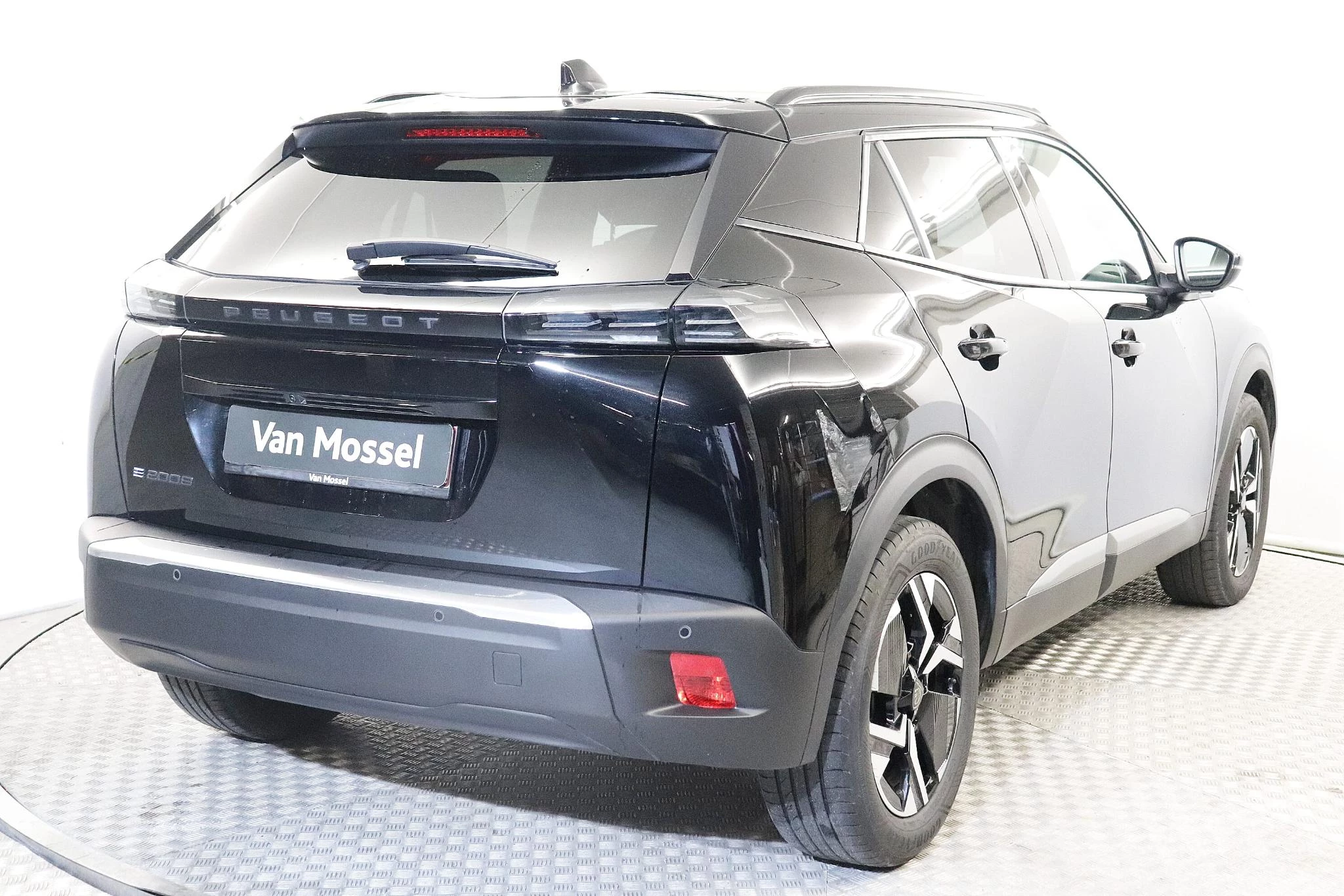 Peugeot-e-2008-image-4