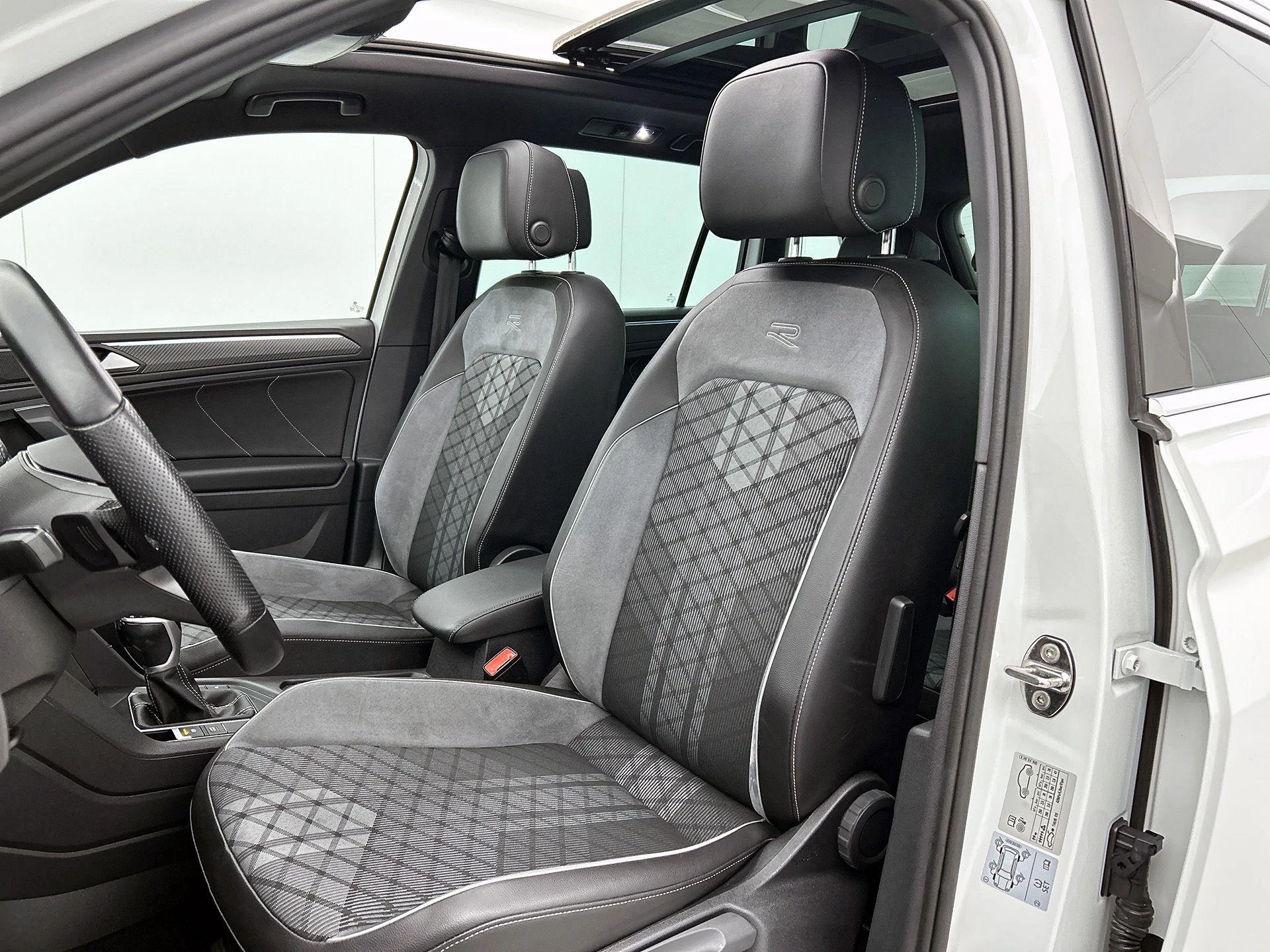 Volkswagen-Tiguan-image-32