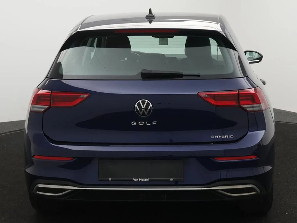 Volkswagen-Golf-image-3