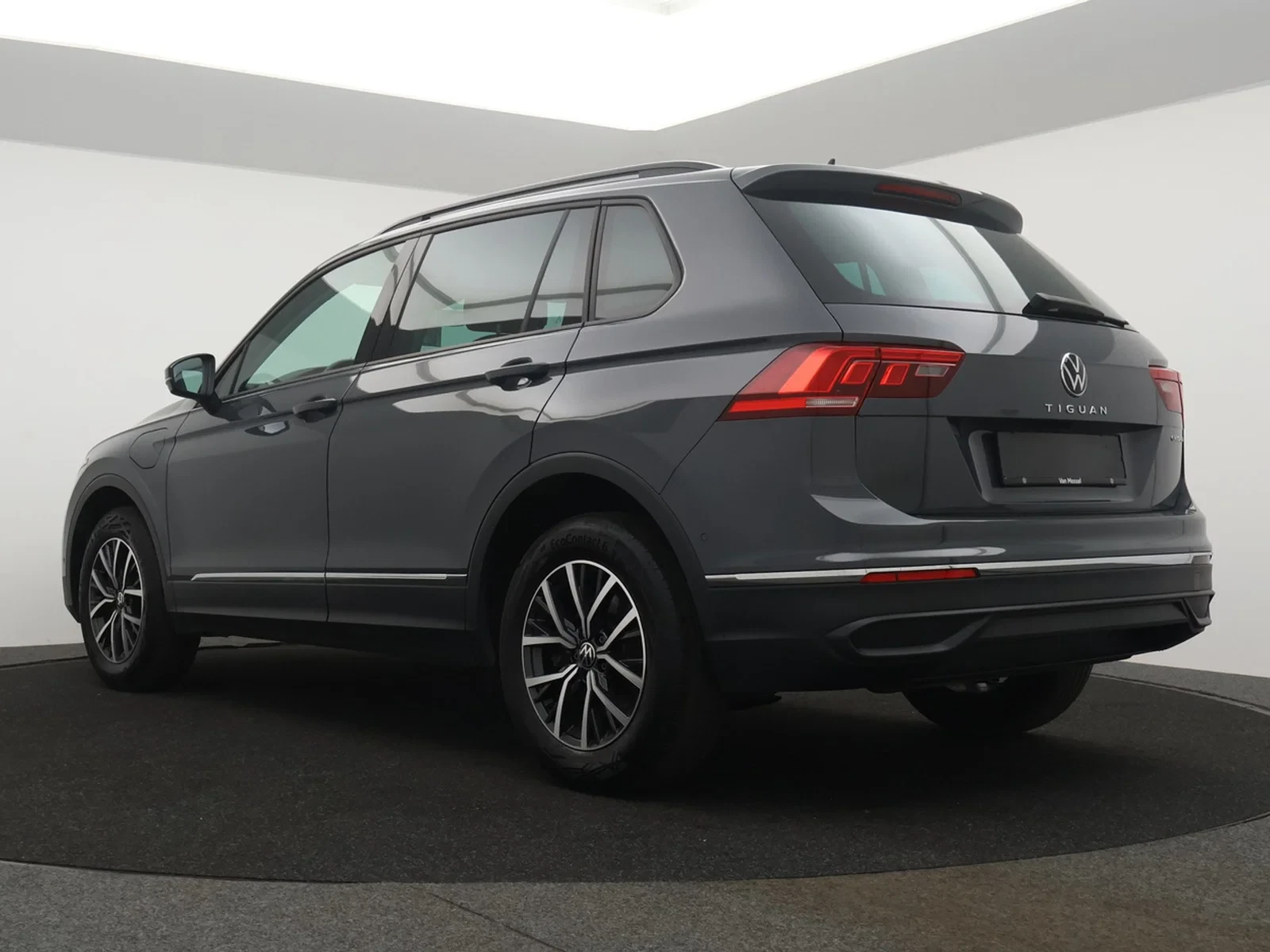 Volkswagen-Tiguan-image-6