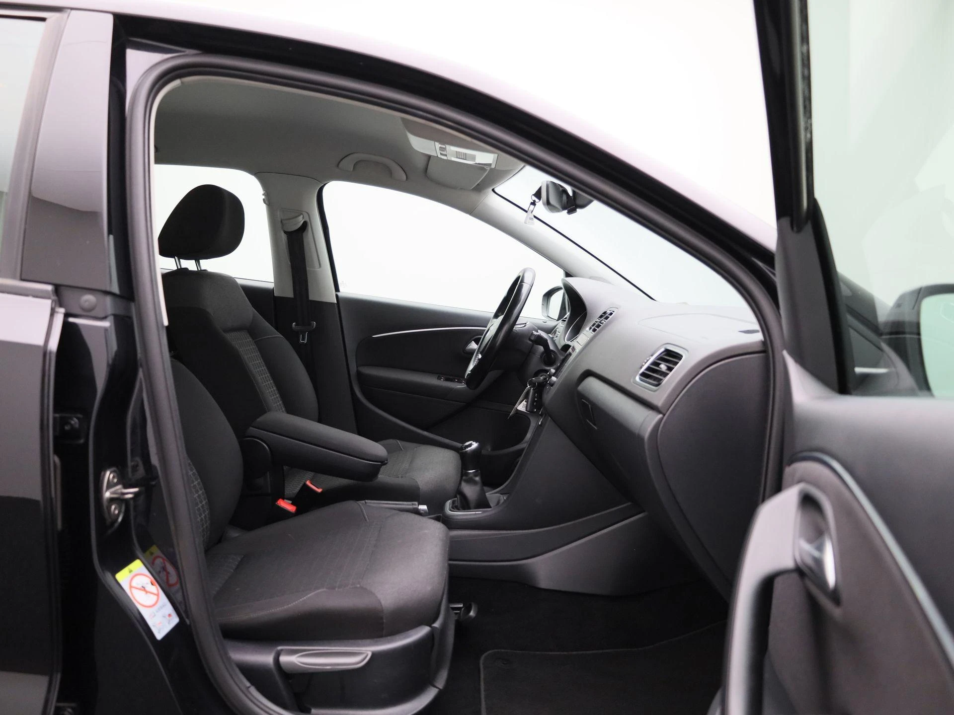 Volkswagen-Polo-image-30