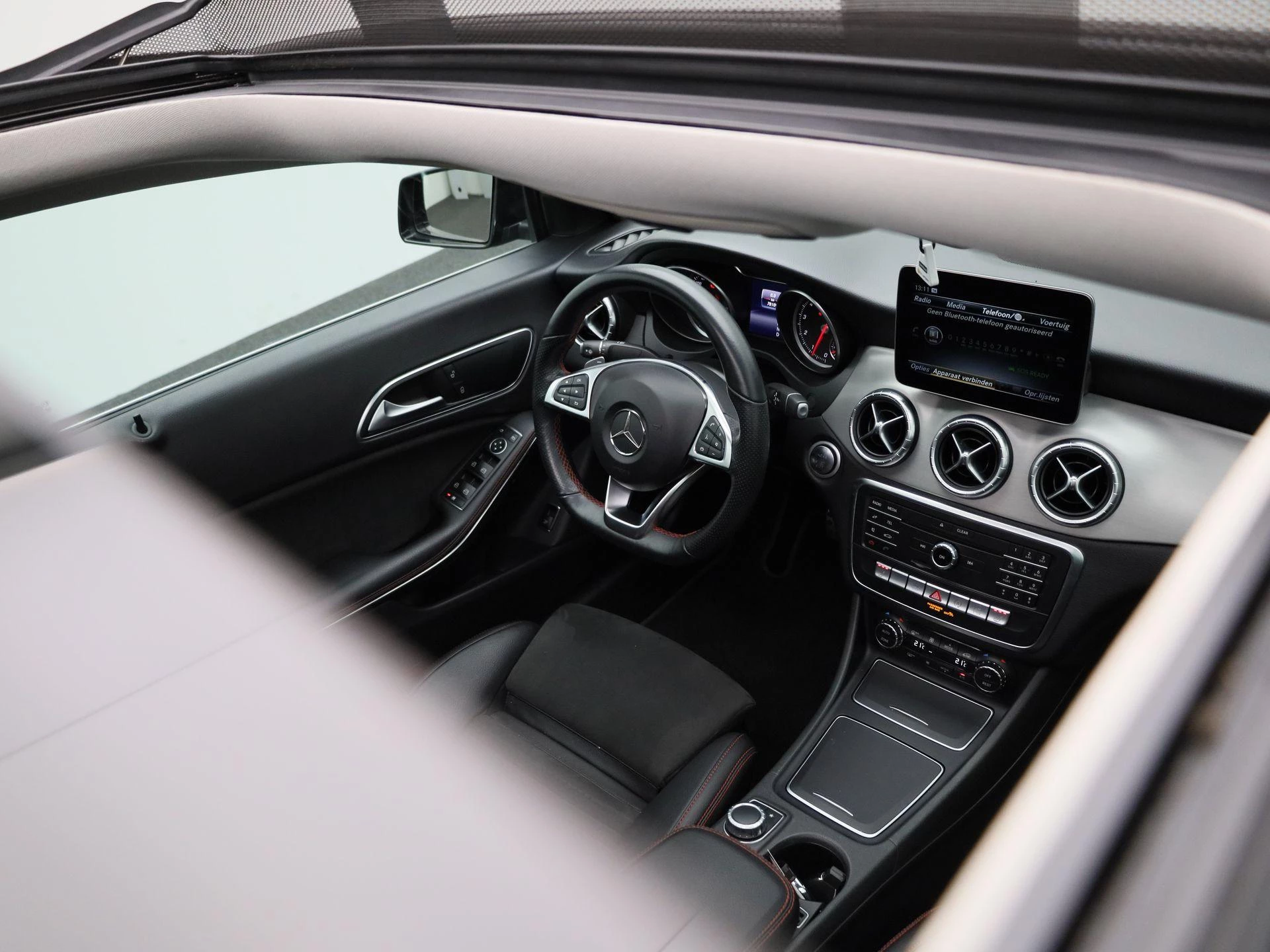 Mercedes-Benz-CLA-image-39