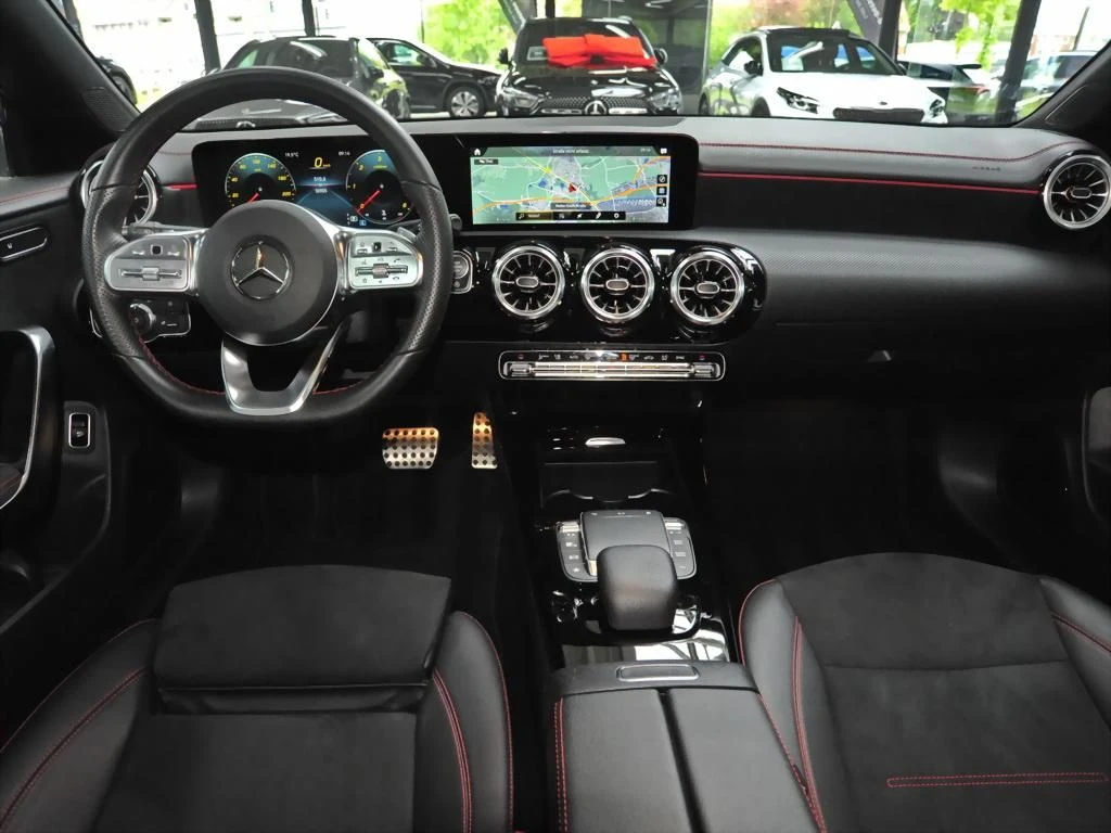 Mercedes-Benz-CLA 220 d-image-13