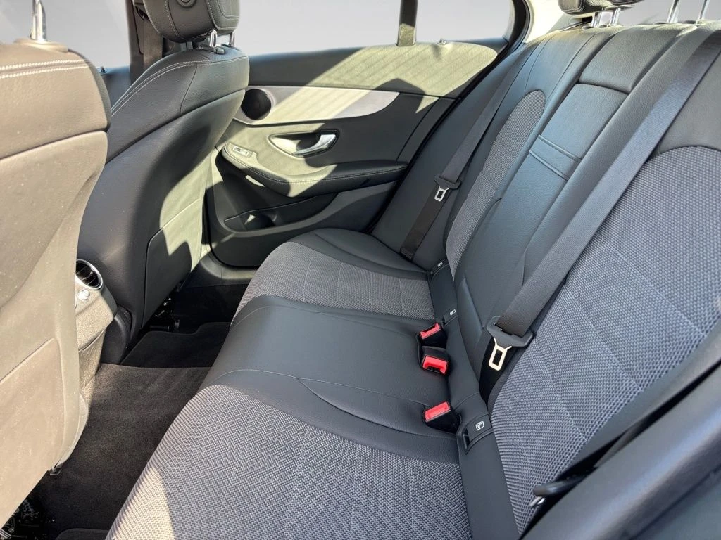 Mercedes-Benz-C-Klasse 180-image-9