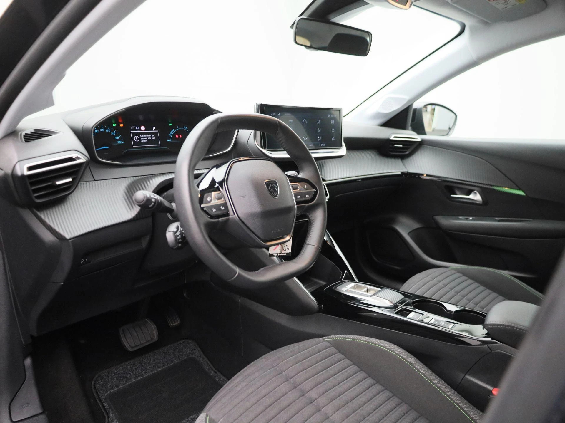 Peugeot-e-208-image-32