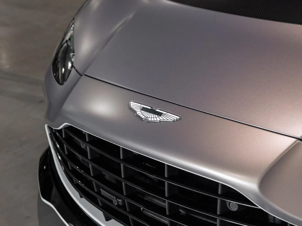 Aston Martin-V12 Vantage-image-22