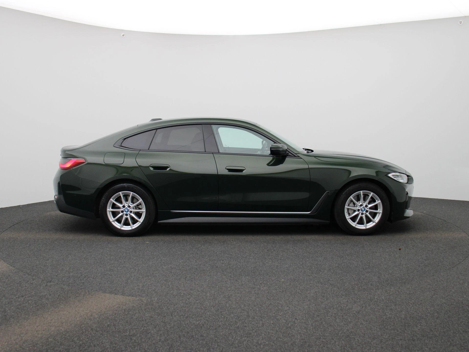 BMW-i4-image-5