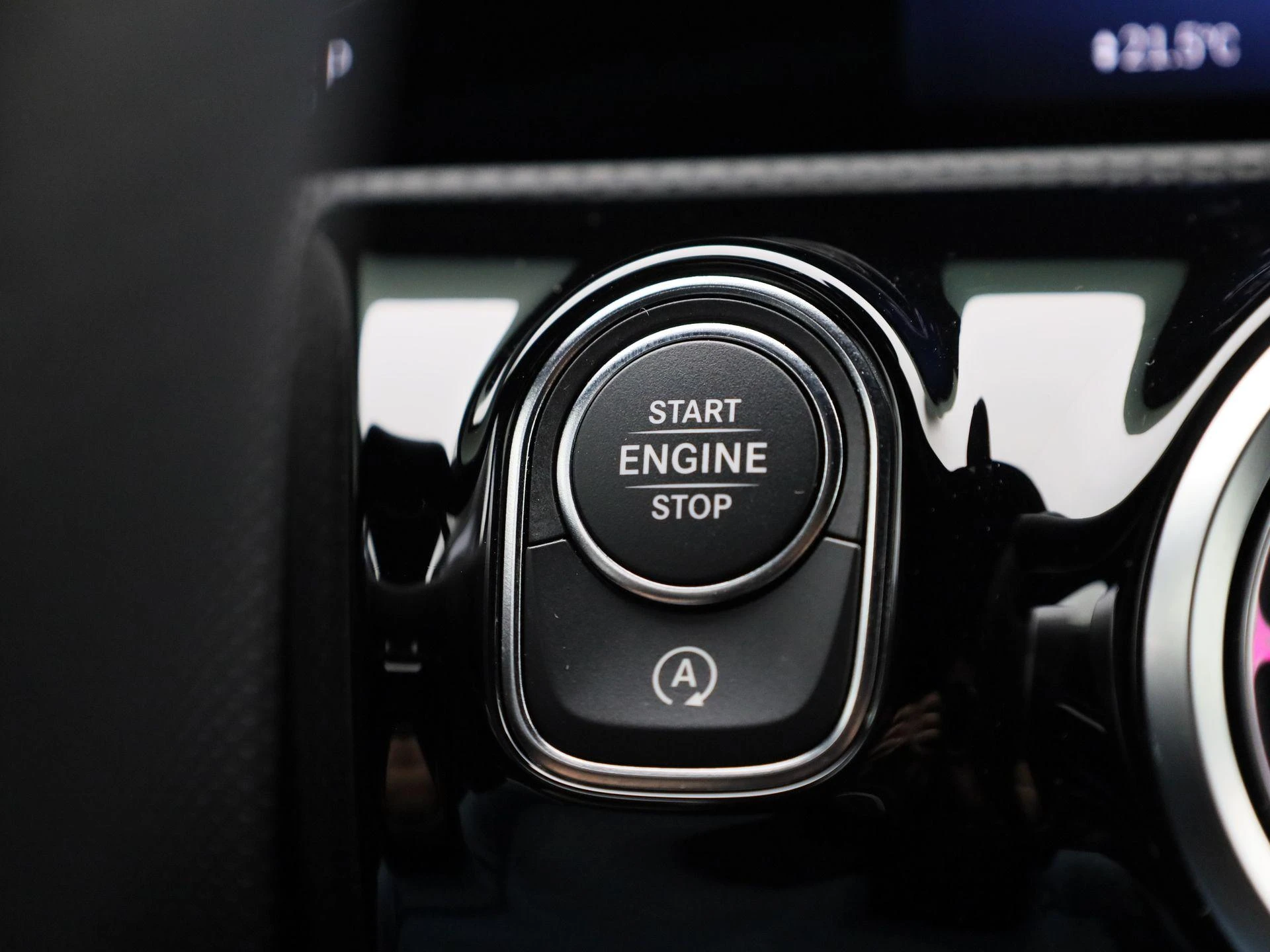 Mercedes-Benz-CLA-image-26