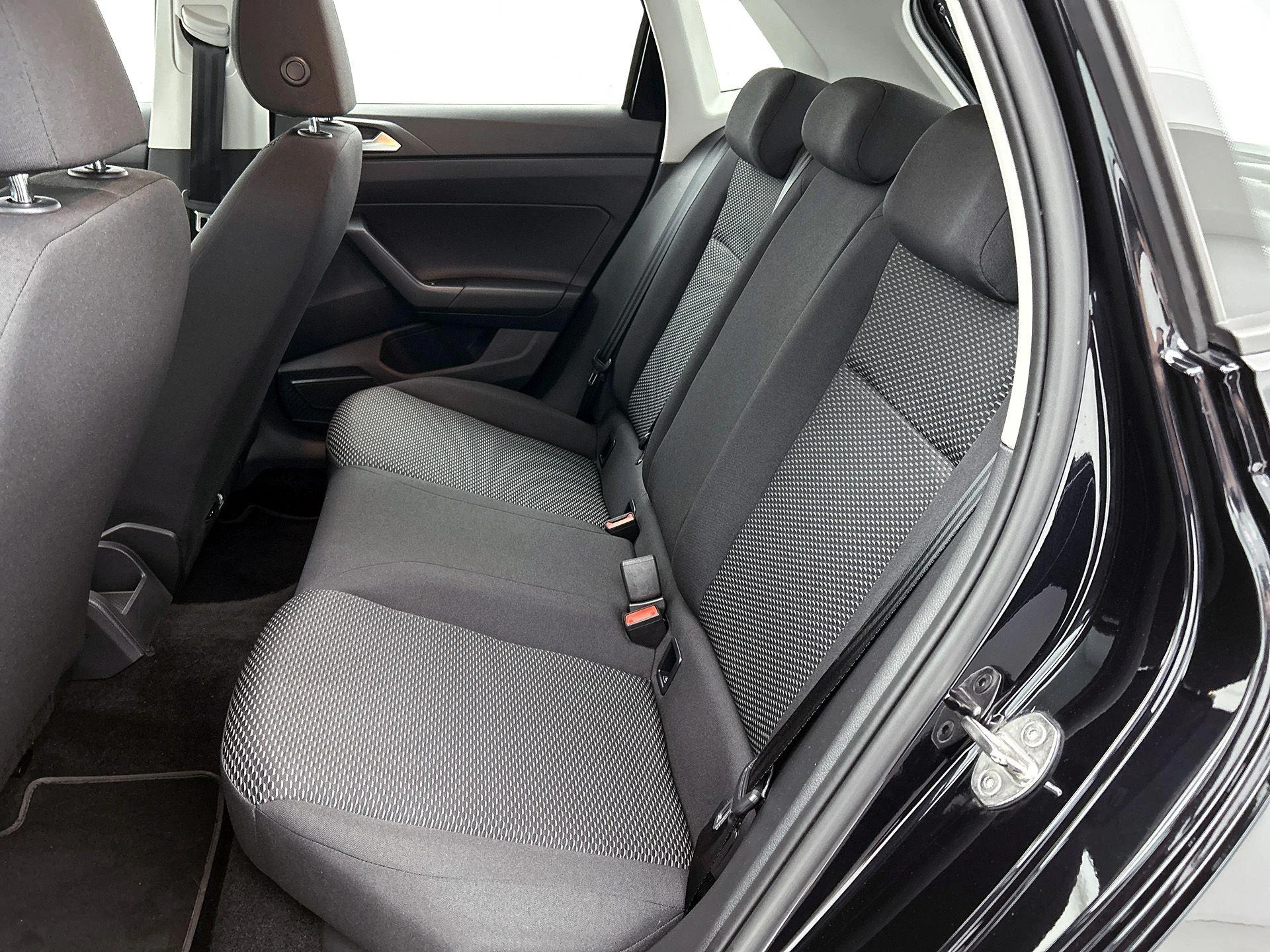 Volkswagen-Polo-image-25