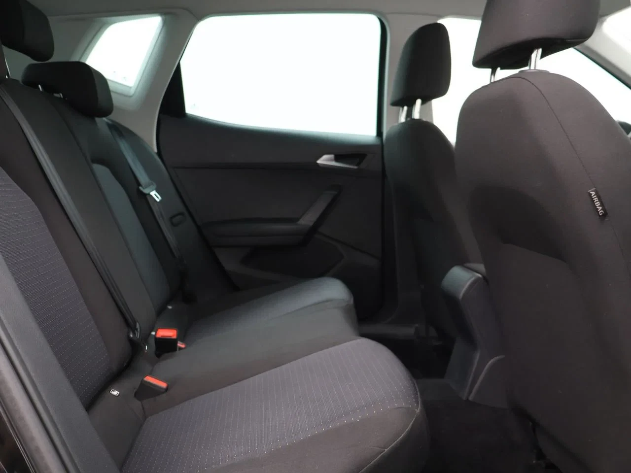SEAT-Arona-image-11