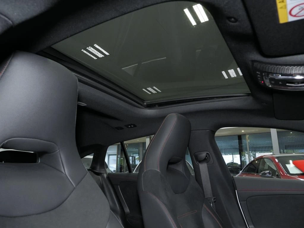 Mercedes-Benz-CLA 250-image-14