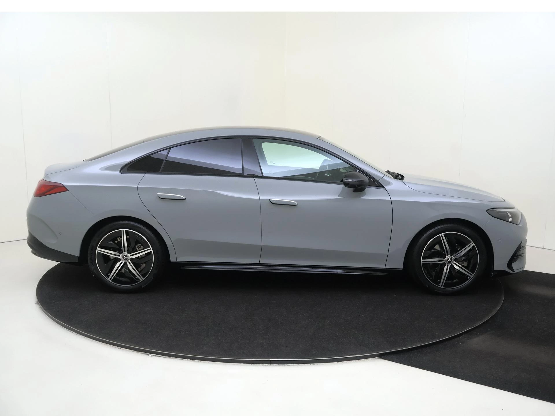 Mercedes-Benz-CLA-image-8