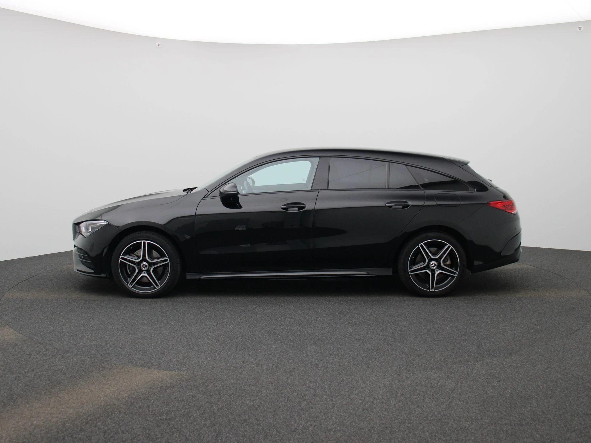 Mercedes-Benz-CLA-image-3