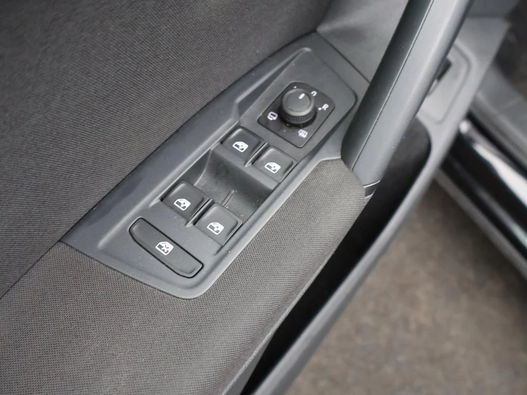 Volkswagen Tiguan Tiguan Life Business 1.5TSI 130PK *VIRTUAL COCKPIT*CAMERA*ACC*PDC*LANE ASSIST*...*