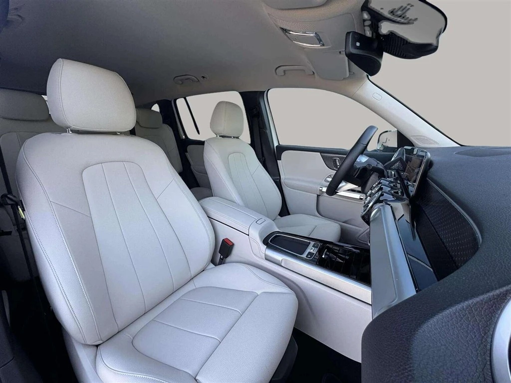 Mercedes-Benz-EQB-image-19
