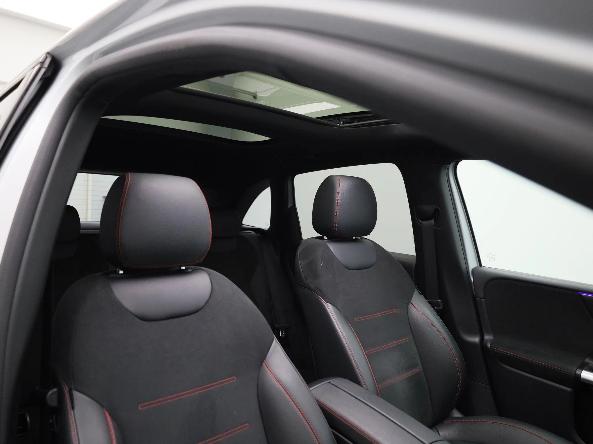 Mercedes-Benz-B-Klasse-image-56