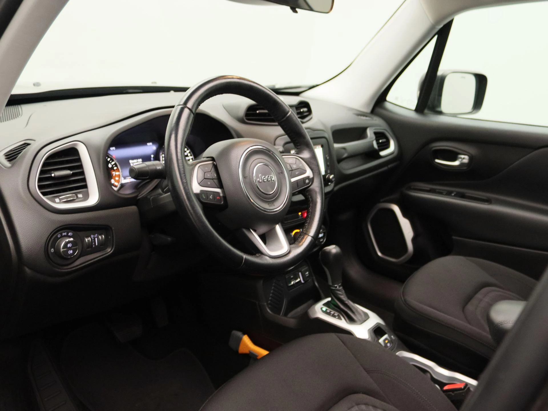 Jeep-Renegade-image-27