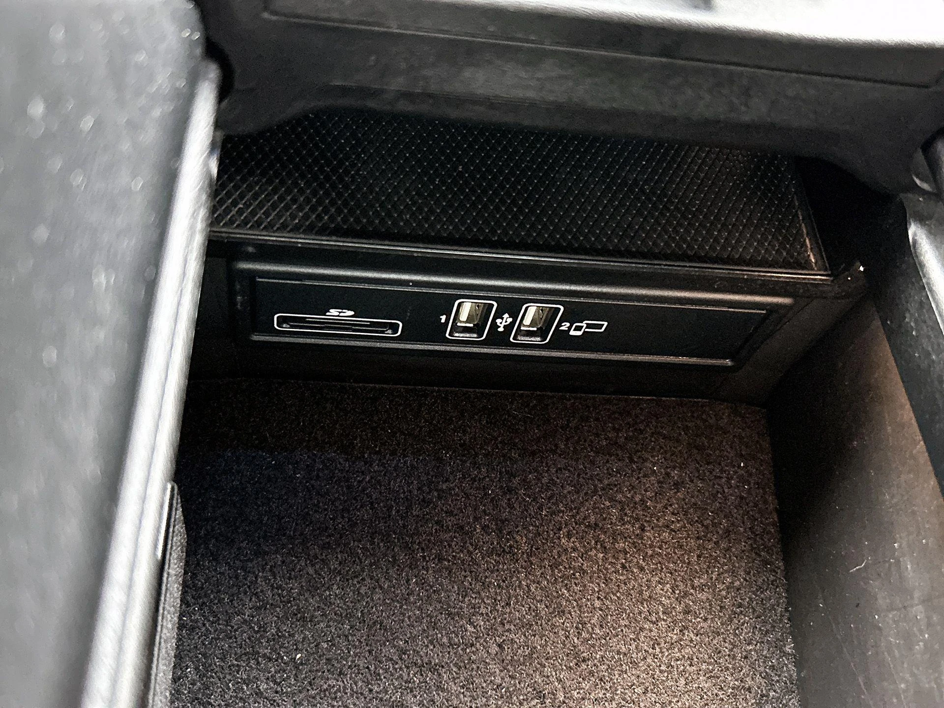 Mercedes-Benz-C-Klasse-image-39