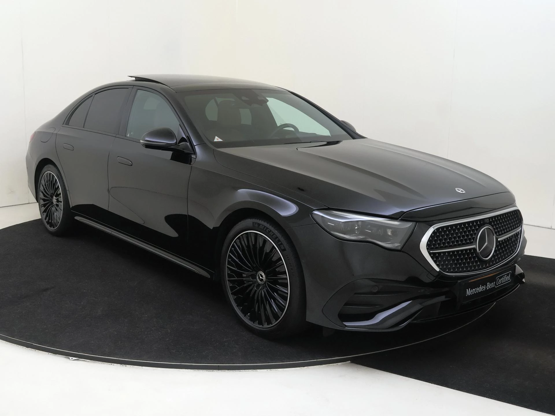 Mercedes-Benz-E-Klasse-image-4