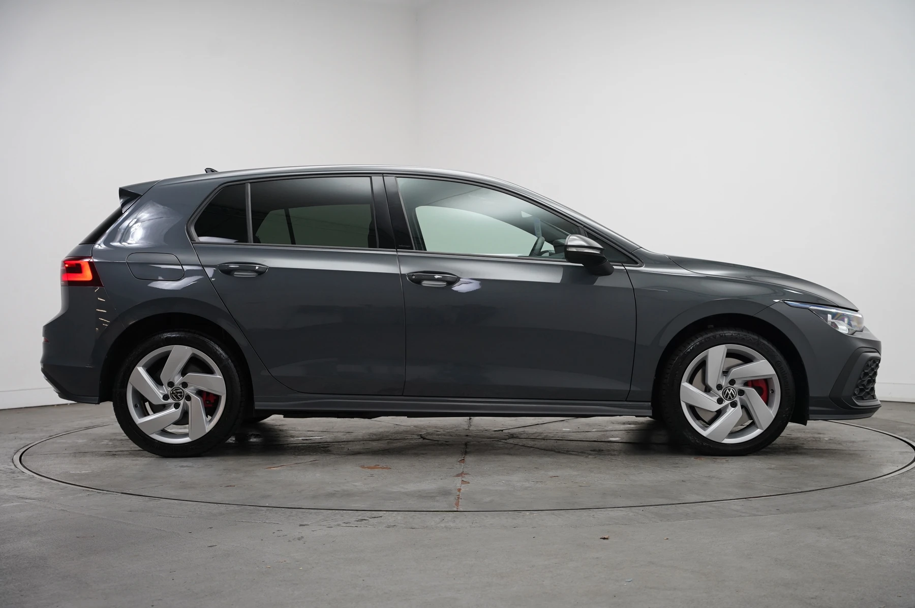 Volkswagen-Golf-image-3