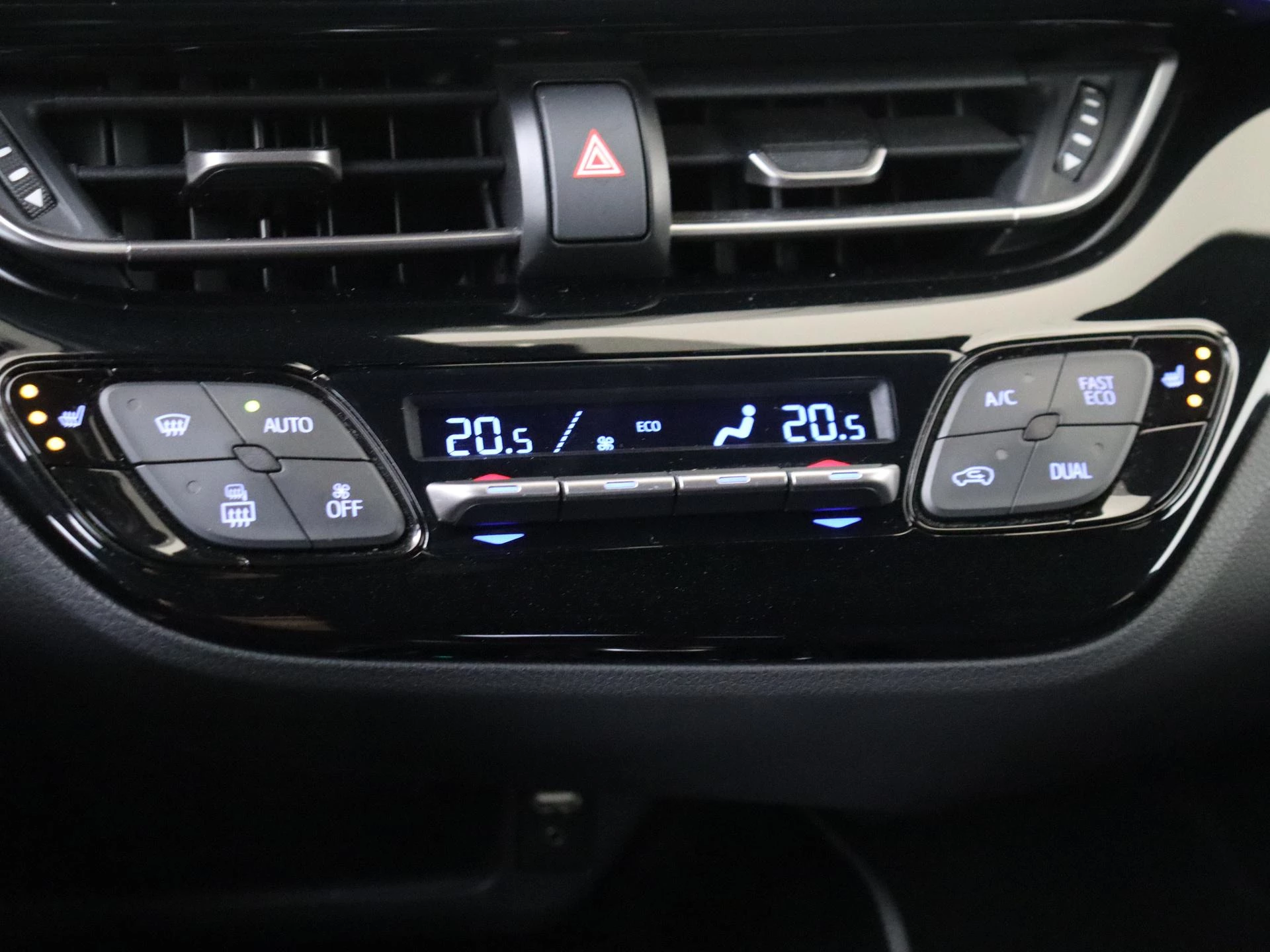 Toyota C-HR 1.8 Hybrid Bi-Tone Plus